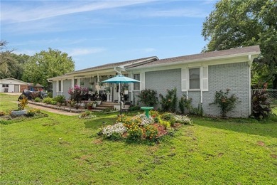 Nicely landscaped, well maintained starter home, on a corner lot - photo 3