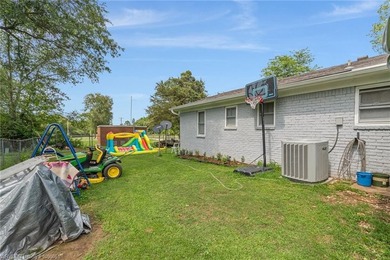 Nicely landscaped, well maintained starter home, on a corner lot - photo 7