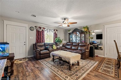 Nicely landscaped, well maintained starter home, on a corner lot - photo 9