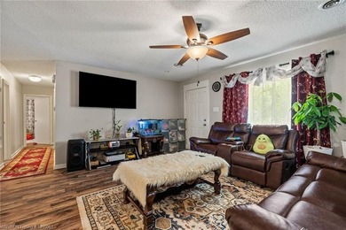 Nicely landscaped, well maintained starter home, on a corner lot - photo 10