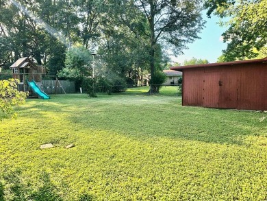 This lovely home offers 3 bedrooms and 2 baths, with a welcoming - photo 20