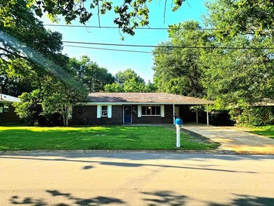 This lovely home offers 3 bedrooms and 2 baths, with a welcoming - photo 22