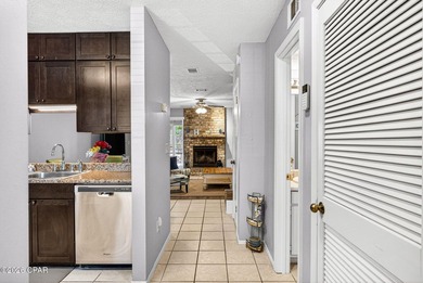 Beautifully maintained 2 bedroom, 1.5 bathroom end unit - photo 3