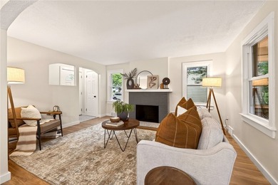 Welcome to this picture-perfect, move-in ready home in the heart - photo 3