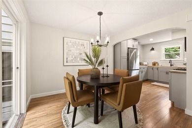Welcome to this picture-perfect, move-in ready home in the heart - photo 5