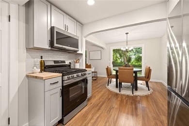 Welcome to this picture-perfect, move-in ready home in the heart - photo 8
