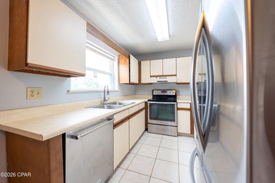 Welcome to Landings at Lake Caroline, Unit C-6 is a well-priced - photo 3