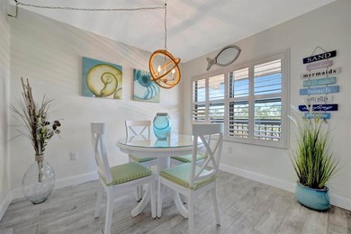 This beautifully renovated, turn-key furnished condo is a hidden - photo 11