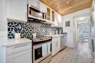 This beautifully renovated, turn-key furnished condo is a hidden - photo 12