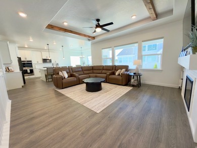 Absolutely stunning home!! Like-new 3 year old D.R. Horton home - photo 12