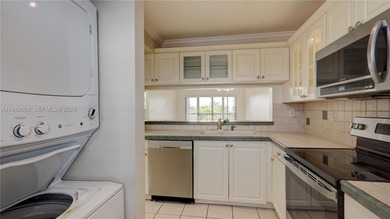 Beautifully 2 Bed/ 2 Bathroom apartment on the 4th floor, with a