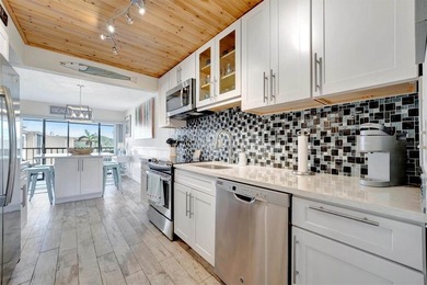 This beautifully renovated, turn-key furnished condo is a hidden - photo 13