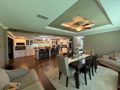 Located on beautiful Lake Saint John, this immaculate 4 bedroom - photo 13