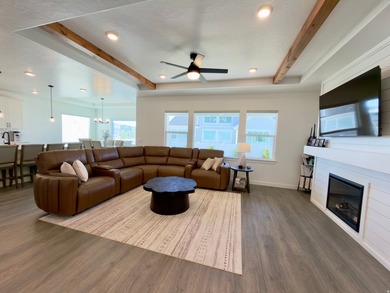 Absolutely stunning home!! Like-new 3 year old D.R. Horton home - photo 14