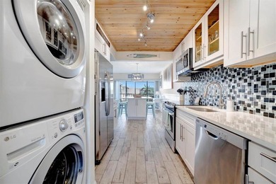 This beautifully renovated, turn-key furnished condo is a hidden - photo 15