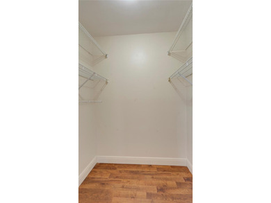 Beautifully 2 Bed/ 2 Bathroom apartment on the 4th floor, with a