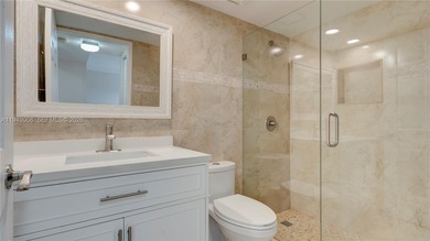 Beautifully 2 Bed/ 2 Bathroom apartment on the 4th floor, with a