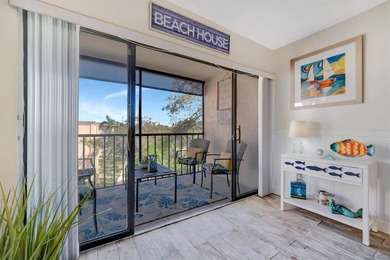 This beautifully renovated, turn-key furnished condo is a hidden - photo 18
