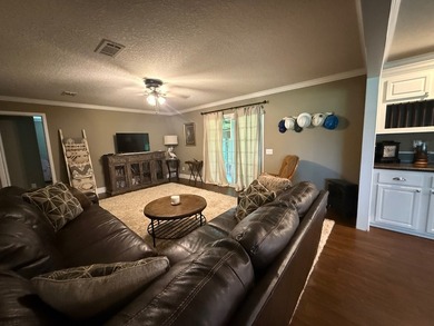 Located on beautiful Lake Saint John, this immaculate 4 bedroom - photo 18
