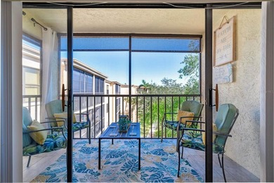 This beautifully renovated, turn-key furnished condo is a hidden - photo 20