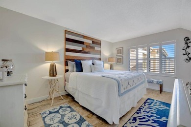 This beautifully renovated, turn-key furnished condo is a hidden - photo 23