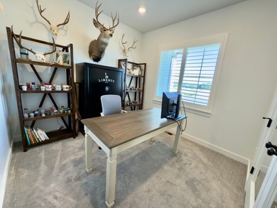 Absolutely stunning home!! Like-new 3 year old D.R. Horton home - photo 24