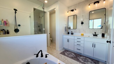 Absolutely stunning home!! Like-new 3 year old D.R. Horton home - photo 26