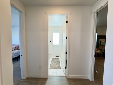 Absolutely stunning home!! Like-new 3 year old D.R. Horton home - photo 31