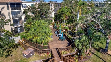 This beautifully renovated, turn-key furnished condo is a hidden - photo 32