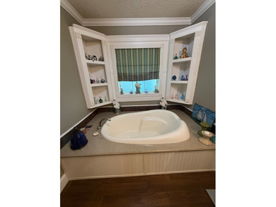 Located on beautiful Lake Saint John, this immaculate 4 bedroom - photo 33