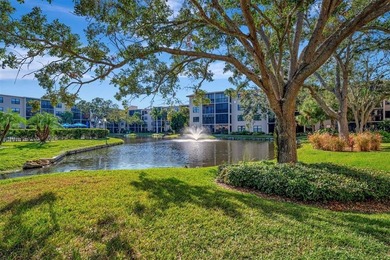 This beautifully renovated, turn-key furnished condo is a hidden - photo 35