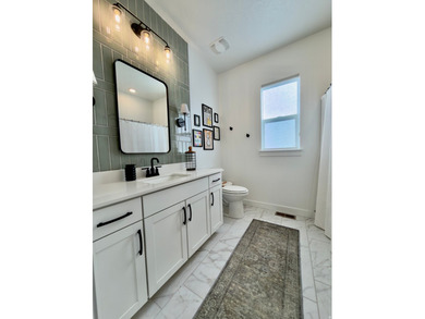 Absolutely stunning home!! Like-new 3 year old D.R. Horton home - photo 35