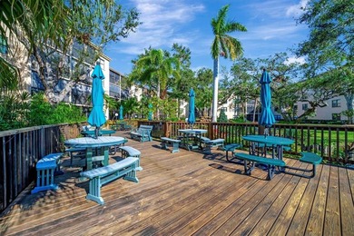 This beautifully renovated, turn-key furnished condo is a hidden - photo 36