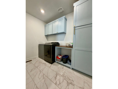 Absolutely stunning home!! Like-new 3 year old D.R. Horton home - photo 36