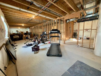 Absolutely stunning home!! Like-new 3 year old D.R. Horton home - photo 38