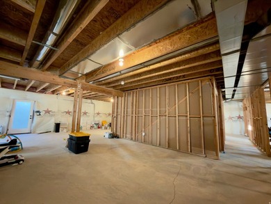 Absolutely stunning home!! Like-new 3 year old D.R. Horton home - photo 39