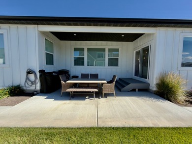 Absolutely stunning home!! Like-new 3 year old D.R. Horton home - photo 43