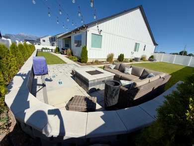Absolutely stunning home!! Like-new 3 year old D.R. Horton home - photo 50