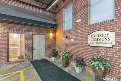 A rare 1,359 sq. ft. urban sanctuary! This luxury 3BR/2BA - photo 2
