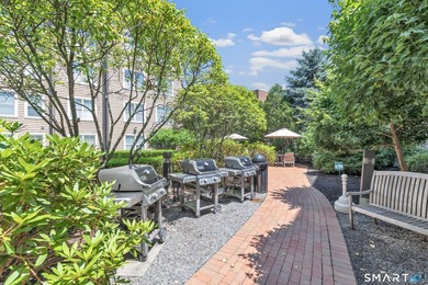 A rare 1,359 sq. ft. urban sanctuary! This luxury 3BR/2BA - photo 4