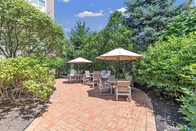A rare 1,359 sq. ft. urban sanctuary! This luxury 3BR/2BA - photo 5