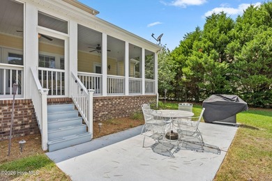 Absolutely stunning custom-built home offered by its original - photo 8