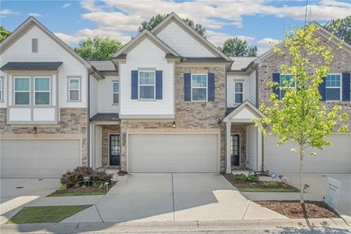 Dew Lake Townhome/Townhouse For Sale in Grayson Georgia