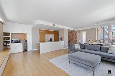 FLOOR-THROUGH THREE BEDROOM / FOUR BATH IN THE EAST WING OF THE - photo 2