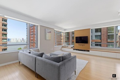 FLOOR-THROUGH THREE BEDROOM / FOUR BATH IN THE EAST WING OF THE - photo 4