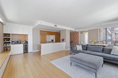 FLOOR-THROUGH THREE BEDROOM / FOUR BATH IN THE EAST WING OF THE - photo 5