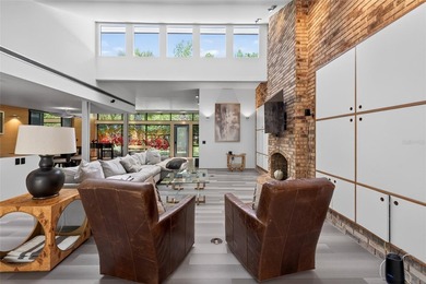 Renovated 4-bedroom, 5-bathroom pool home with 2,998 square feet - photo 13