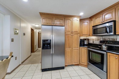 A gently sloping lot, exceptional water depth, and just minutes - photo 13
