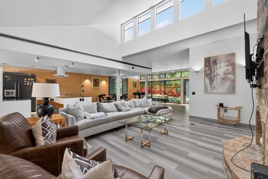 Renovated 4-bedroom, 5-bathroom pool home with 2,998 square feet - photo 15
