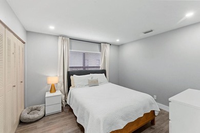 Beautifully renovated 2-bedroom, 2-bath end unit offering - photo 15